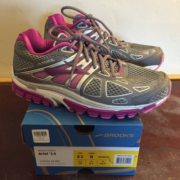 New in Box Brooks Ariel 14 Running Shoes size 8.5