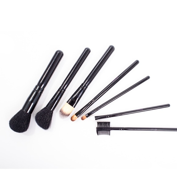 NEW 7pc makeup brush set & Case! Pro size not mini