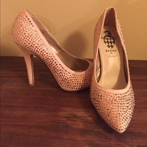 Pink. Rhinestone. Pumps 😍