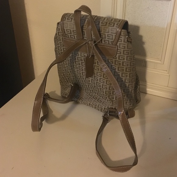 Mid size backpack - Picture 2 of 3