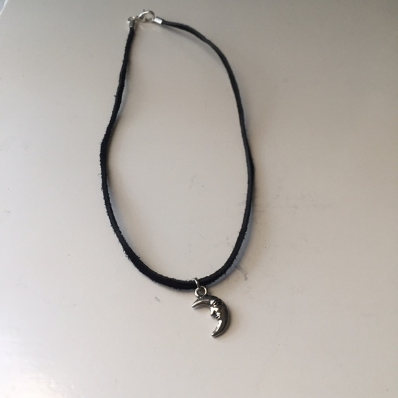 Handmade half moon chocker - Picture 2 of 3