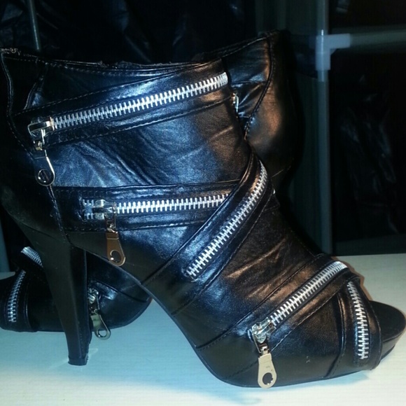 Zipper black Heel