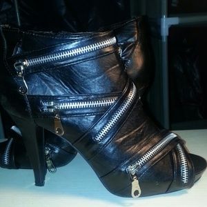 Zipper black Heel