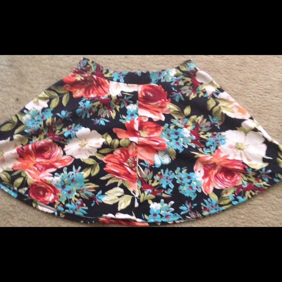 Flower Skirt - Picture 1 of 2