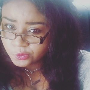 Meet your Posher, Yitics