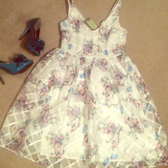Anthropologie Dresses & Skirts - Maeve white and floral dress