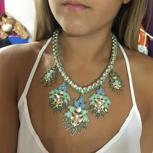 Jewelry - Blue statement necklace