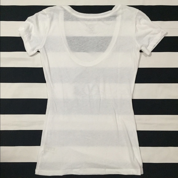 [Victoria's Secret] short sleeved white tshirt szS - Picture 3 of 4