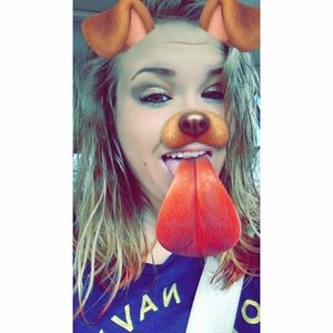 Meet your Posher, Brooke