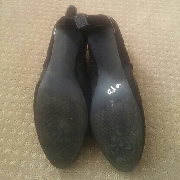 Tahari Suzi Leather Ankle boots size 11 - Picture 3 of 4