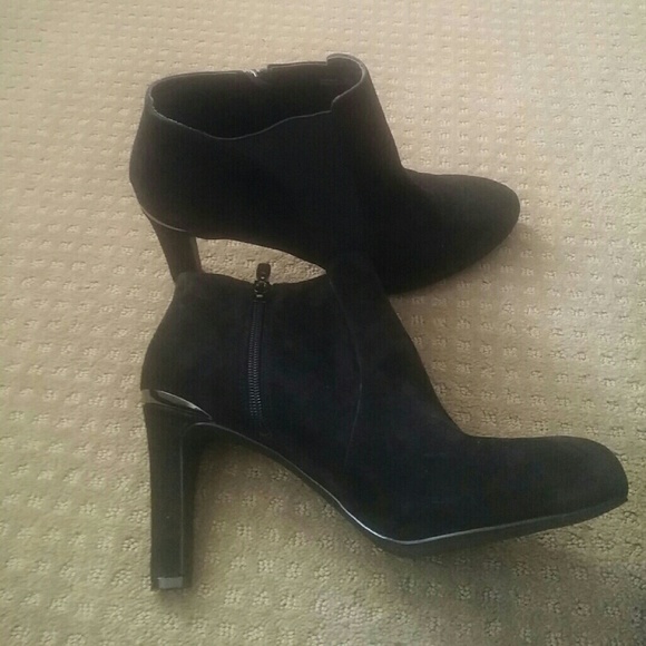 Tahari Suzi Leather Ankle boots size 11 - Picture 2 of 4