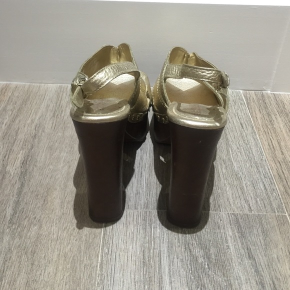 BCBGeneration Chunky Gold Heels - Picture 3 of 3