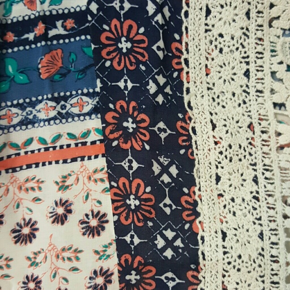 Flower Patterned Blouse - Picture 2 of 2
