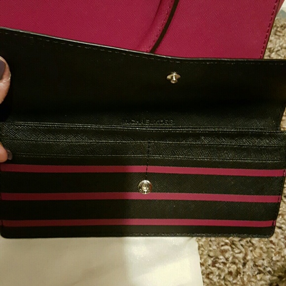 SOLD!Michael kors handbag and wallet - Picture 3 of 4