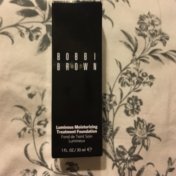 Luminous Moisturizing Treatment Foundation - Picture 1 of 2