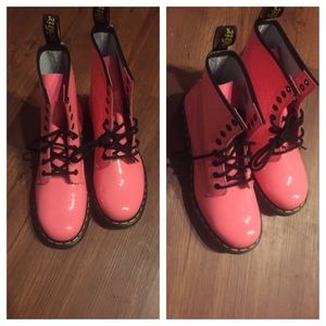 ❌❌🚫SOLD---Dr Martens boots,pink , box is included