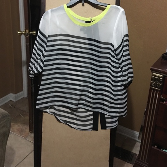 Super cute summer blouse - Picture 1 of 2