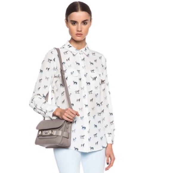 EQUIPMENT SLIM WANDERING HORSES SILK BLOUSE