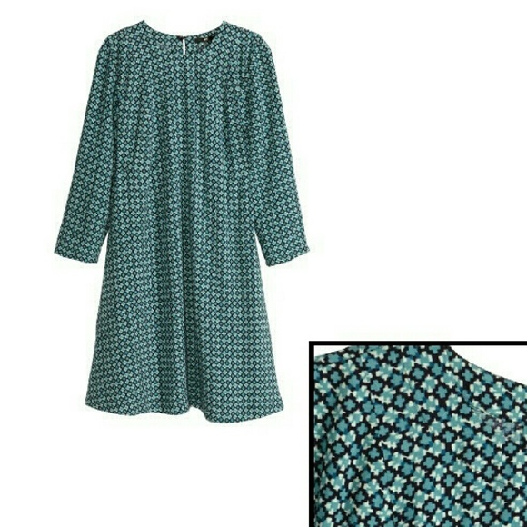 H&M Three-Quarter-Sleeved Trapeeze Dress