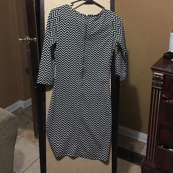 Mini strip black and white dress - Picture 2 of 2