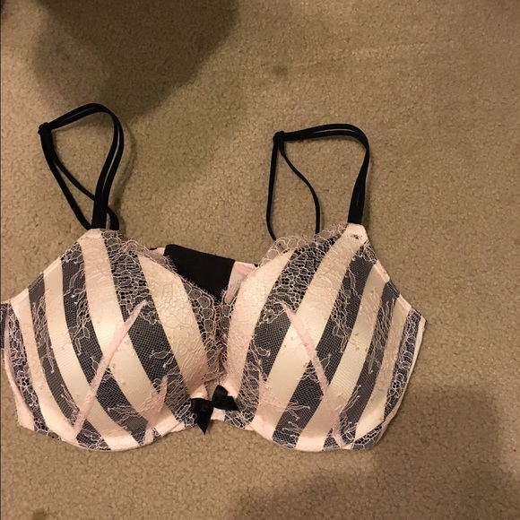 Victoria's Secret Very Sexy bra