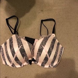 Victoria's Secret Very Sexy bra