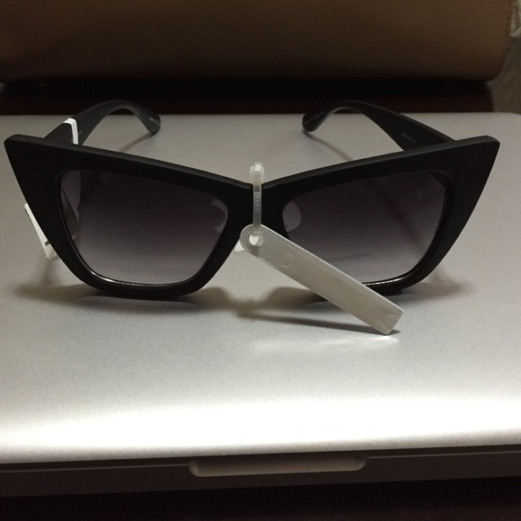 Quay Vesper Sunglasses