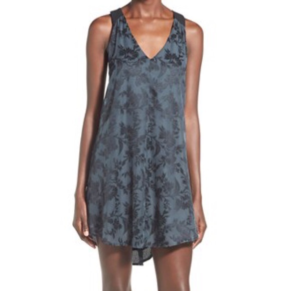 PRICE DROP!! ASTR Floral Jacquard Shift Dress sz L