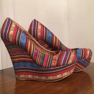 STEVE MADDEN TRIBAL PRINT WEDGES