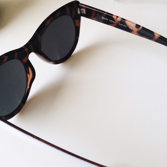 Sunglasses - Picture 2 of 4