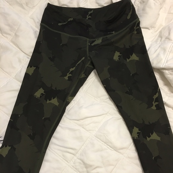 Lululemon camo wunder unders