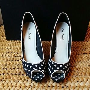 Black/White