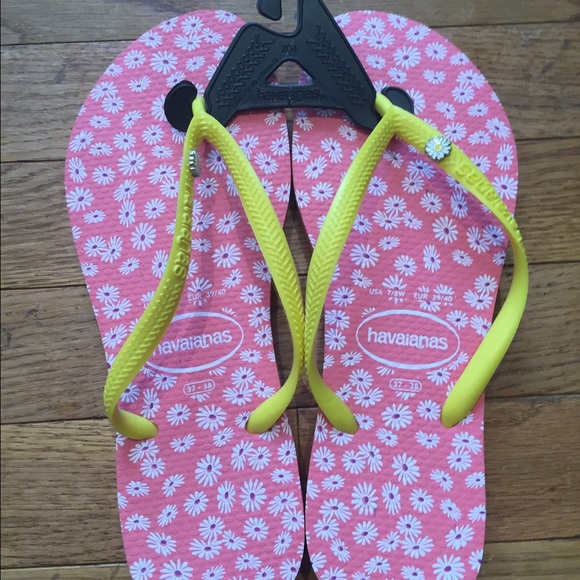 Pink flowered Havajanas size 7