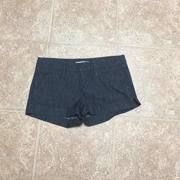 Woman's Trouser Shorts