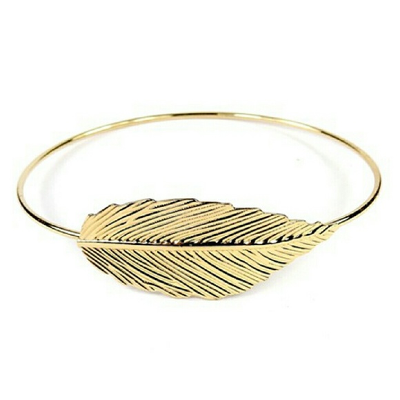 Aubree Leaf Bracelet - Picture 2 of 4