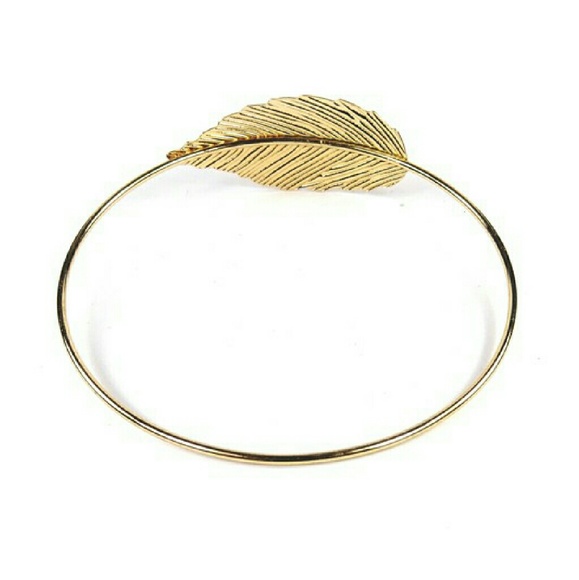 Aubree Leaf Bracelet - Picture 4 of 4