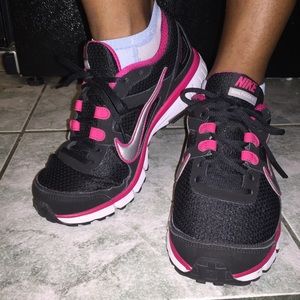 Nike dual fusion sneakers