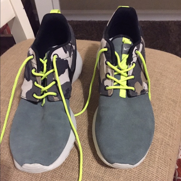 Boys Nike Roshe Run - Picture 2 of 3