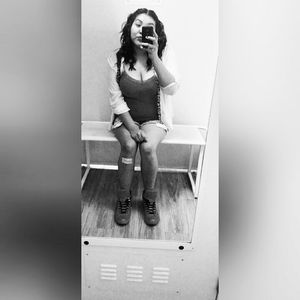 Meet your Posher, Leila