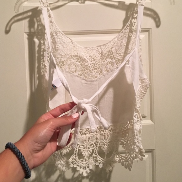 Lacey Cropped Tie Back Tee - Picture 2 of 2