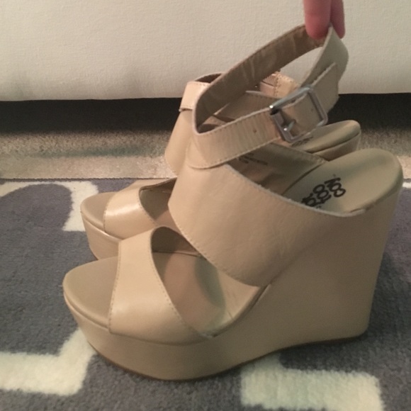 "Not too coy" wedges - Picture 2 of 4
