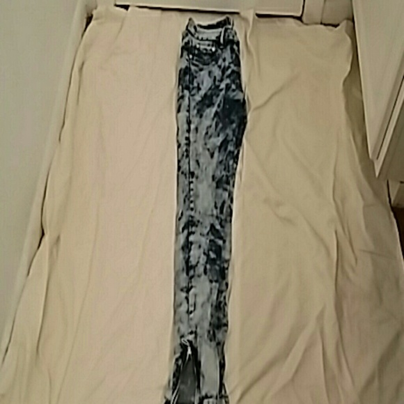 Distressed jeans - Picture 3 of 3