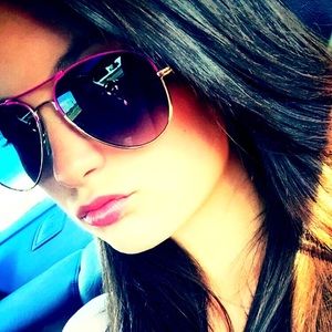 Meet your Posher, Lydia