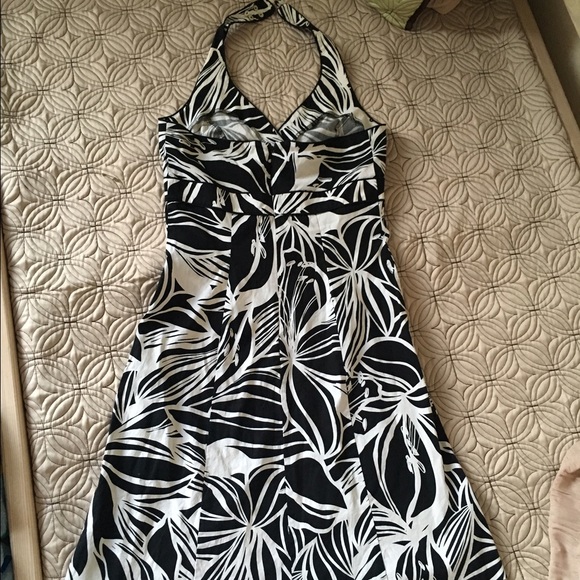 Lovely Halter top Dress White & Black Floral print, size 8 - Picture 2 of 4