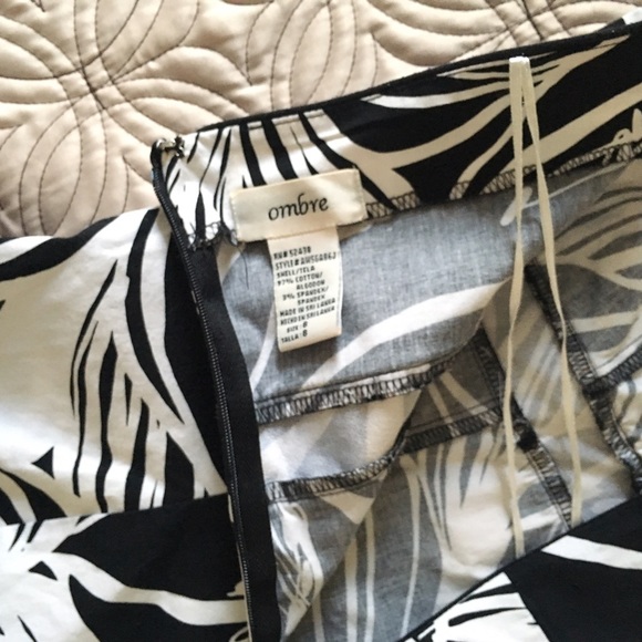 Lovely Halter top Dress White & Black Floral print, size 8 - Picture 3 of 4