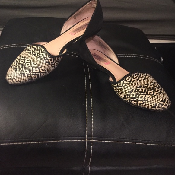 Betsey Johnson Flats