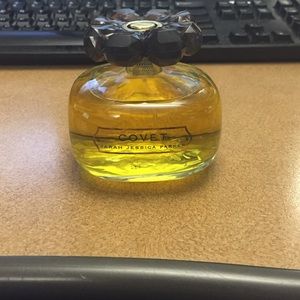 Sarah Jessica Parker perfume "Covet"