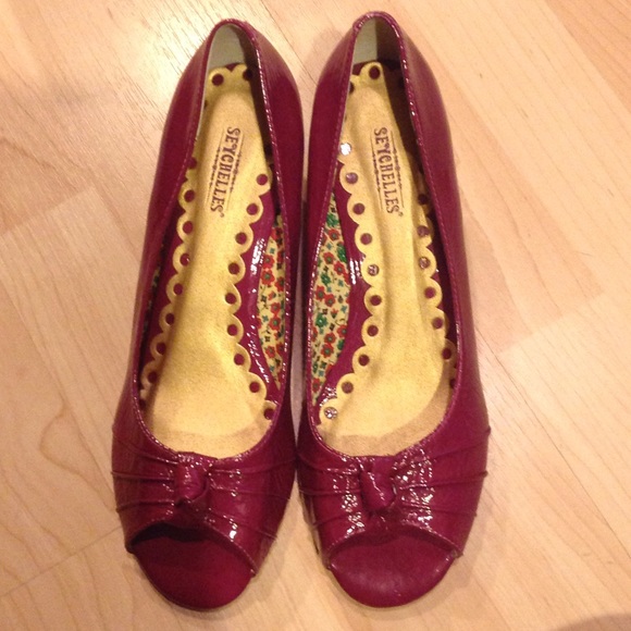 Seychelles wedge shoe