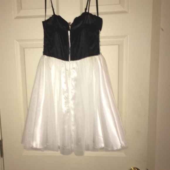 dress - Picture 2 of 4
