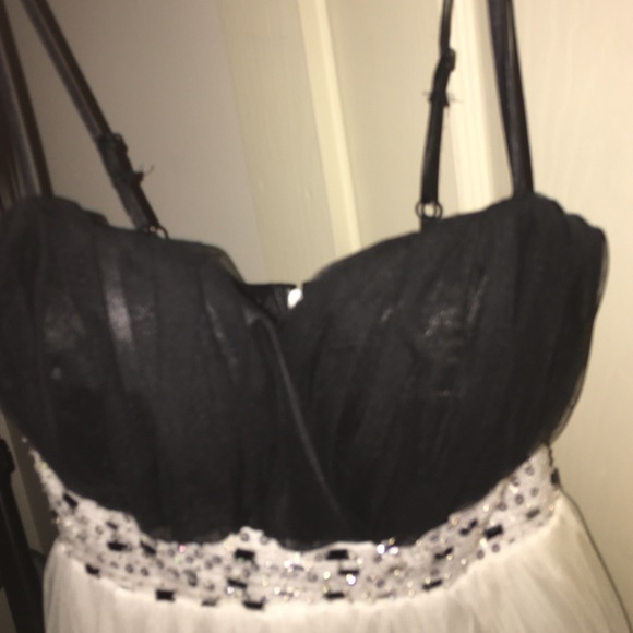 dress - Picture 4 of 4